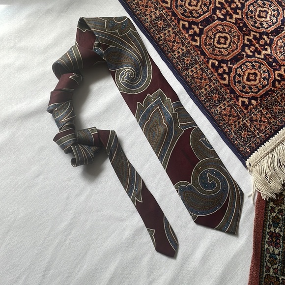 Moore’s “Very” 1980’s Paisley pattern Silk tie - Picture 3 of 8